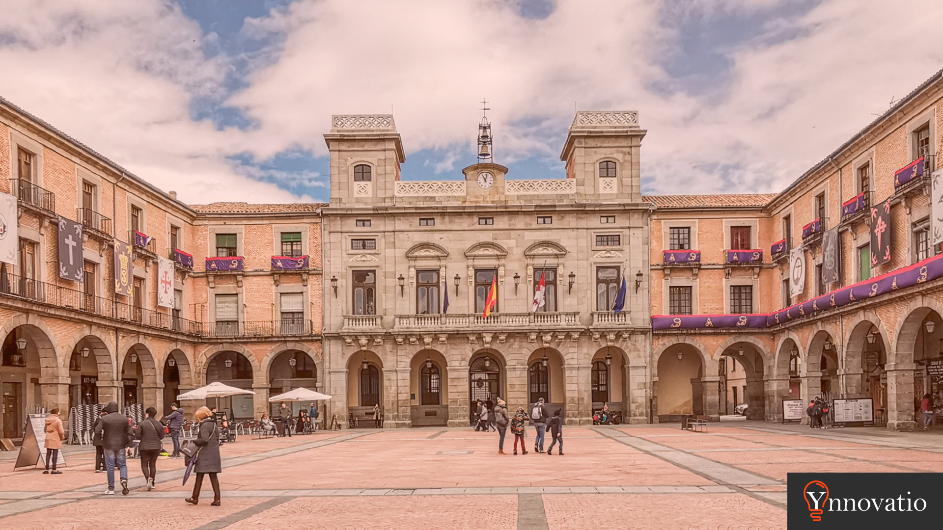 Agencia SEO en Ávila. Vista desde la plaza del mercado chico